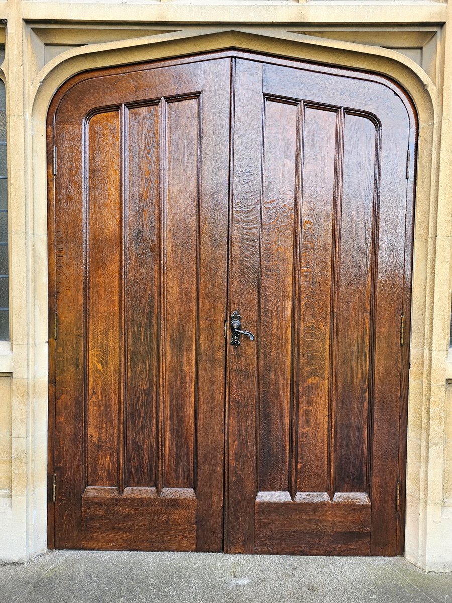 Colour_Craft's tweet image. Stripped bleached and Sikkens light oak. A.lot of work went into these two..