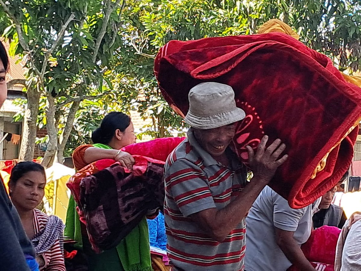 ChitraAhanthem's tweet photo. 204 displaced people at the Mekkola Relief camp will be warm tonight on, thanks to the generosity of a special person and his family. Thank you ๐
#Manipur https://t.co/FkLi8tz9Yv