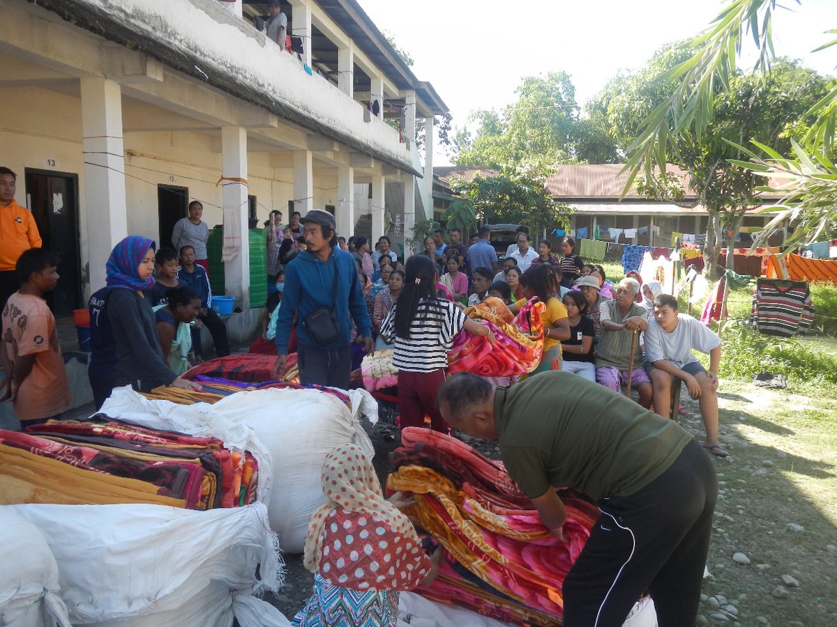 ChitraAhanthem's tweet photo. 204 displaced people at the Mekkola Relief camp will be warm tonight on, thanks to the generosity of a special person and his family. Thank you ๐
#Manipur https://t.co/FkLi8tz9Yv