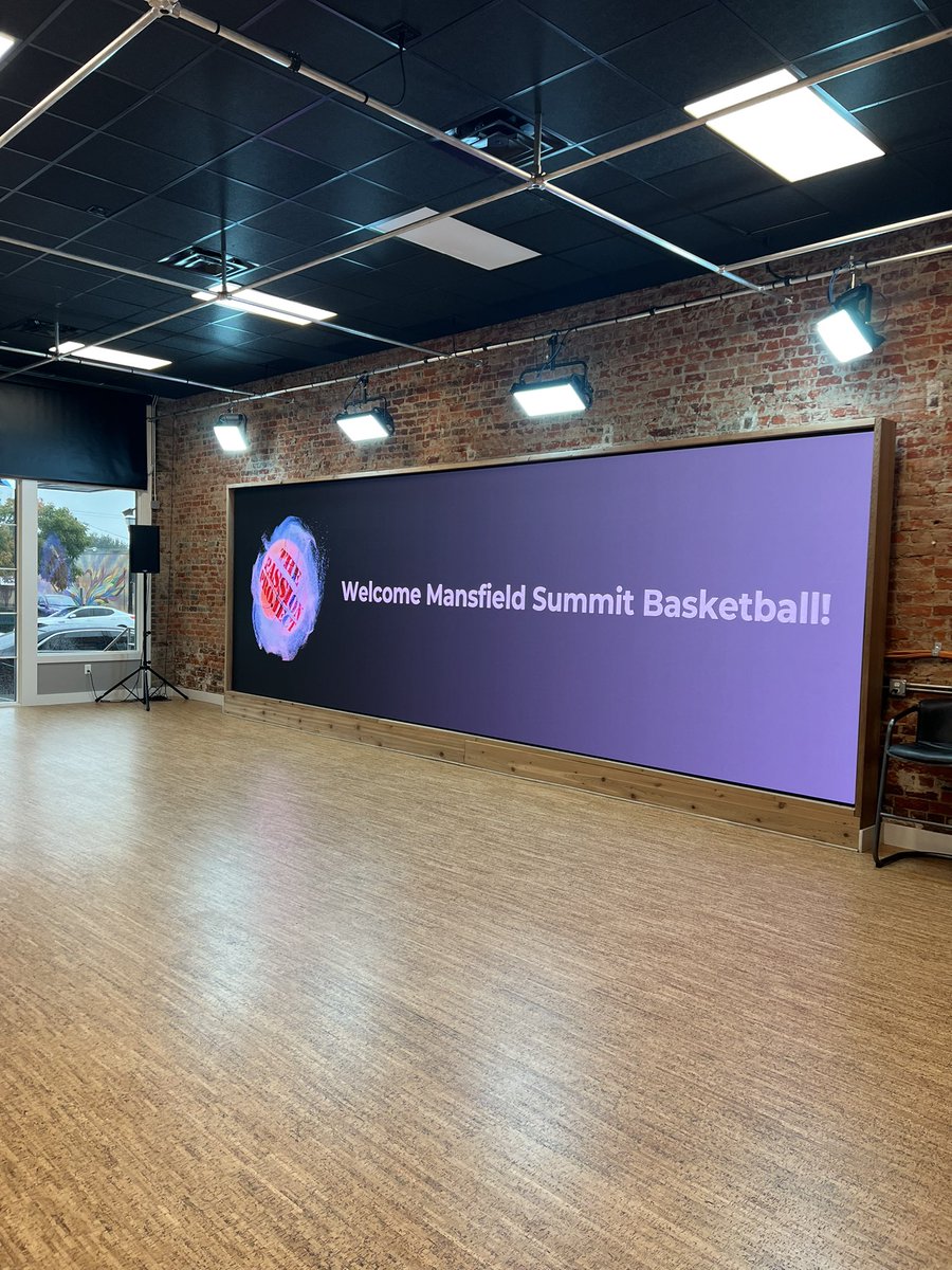 JunitBasketball's tweet image. Little media day sneak peak 👀👀
Shout out to @BCBLiveTV for having us! 
@MISDathletics @MISDSummitJags 
#FAMILY
#TOUGH