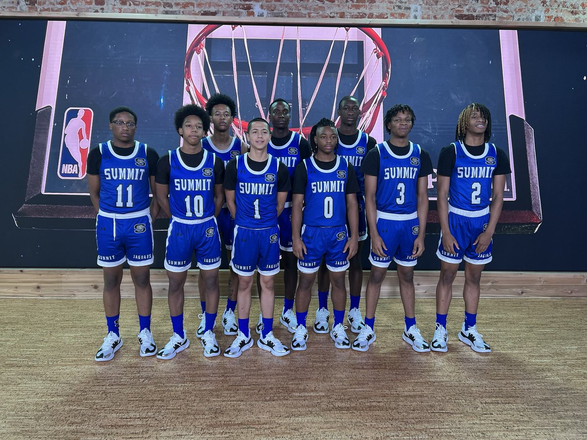 JunitBasketball's tweet image. Little media day sneak peak 👀👀
Shout out to @BCBLiveTV for having us! 
@MISDathletics @MISDSummitJags 
#FAMILY
#TOUGH