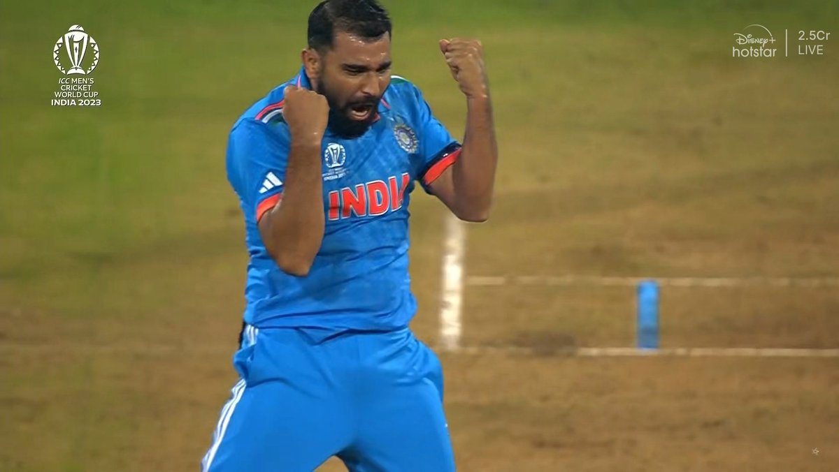 masti__queen's tweet photo. Shami literally making mockery of England batting line-up !! 🥵🔥
#INDvsENG। #RohitSharma𓃵
#Karma #KLRahul
#Shami #shamiisback https://t.co/0IaQJUPtC7