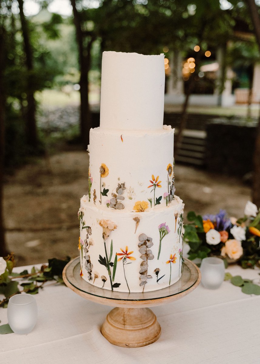 Amazing 3 Floors Custom Wedding Cake 🍰

•
•
•
Captured by: @rawshoots

#costaricaweddingplanner #costaricaweddings #CostaRica #DestinationWedding #DestinationWeddingCostaRica #DestinationWeddingPlanner #WeddingCoordinator #WeddingAbroad #TropicalWedding #Para...