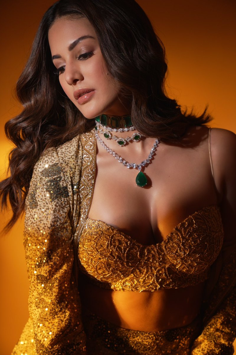 Amyra Dastur on X: Shine like gold ✨ Sparkle like a diamond 💎 . .  MAMIfilmfestival 2023 t.coVkLKnAqgOK  X