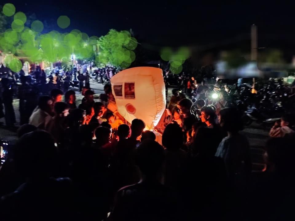 Pro-democracy youths and residents from a village of #Ayadaw Twp, #Sagaing Region, staged a Revolutionary Thadingyut to overthrow the #MilitaryDictatorship on Oct29.

#DoMoreSingapore 
#SG_BlockArmsJunta   
#2023Oct29Coup     #WhatsHappeningInMyanmar