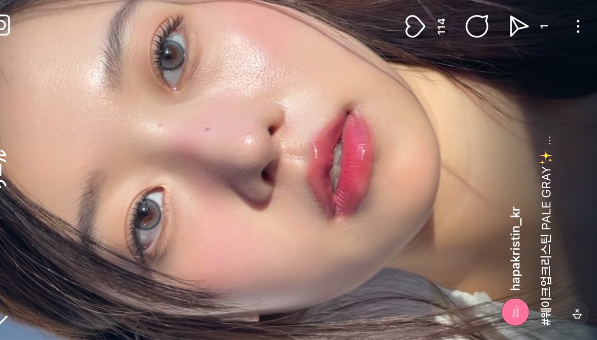 KMakeup_JoyFull's tweet photo. HapaKristinの新作『WakeUPKristin』が

①流行りの高発色ブルー
②グラデーションの水光風デザイン
③華奢細フチ

と最近のアイドルレンズの流行りフルコンボで気になっていたのだけど、動画を見ると透明感もマシマシで絶対に可愛い😭

ガウルちゃんのこの日のレンズもこれでは？！🤔 https://t.co/TJMpBU8V3L