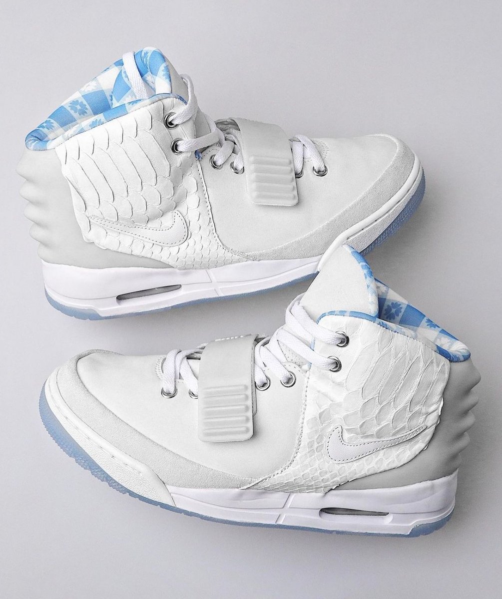 nike air yeezy 2 white