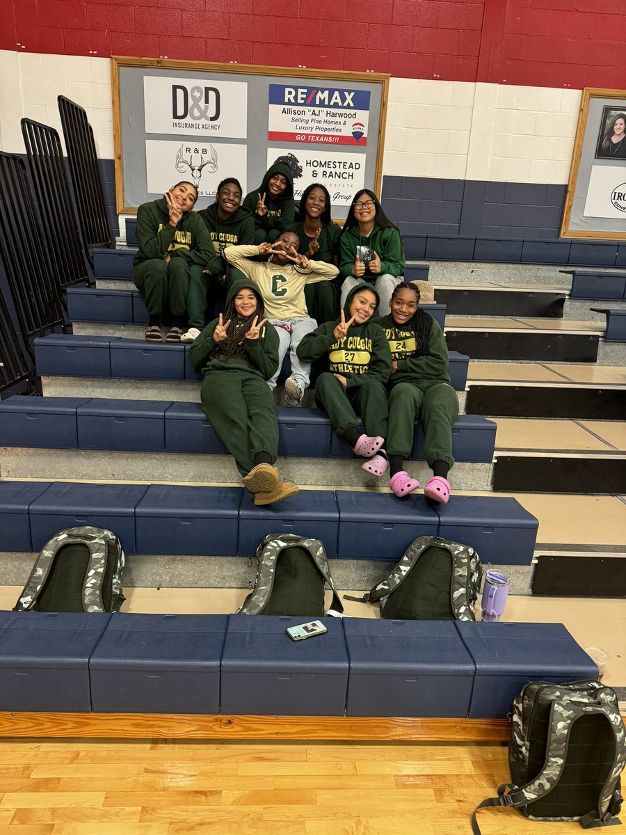 🗣️The Lady Cougars have officially started the 2023-2024 season!! They put in work at the Wimberley Scrimmage this weekend. 🏀 
#UnfinishedBusiness

Next scrimmage: 
31 October 2023 at Navarro HS
JV: 5:00pm &amp; 6:05 pm
Varsity: 5:45pm &amp; 6:30pm