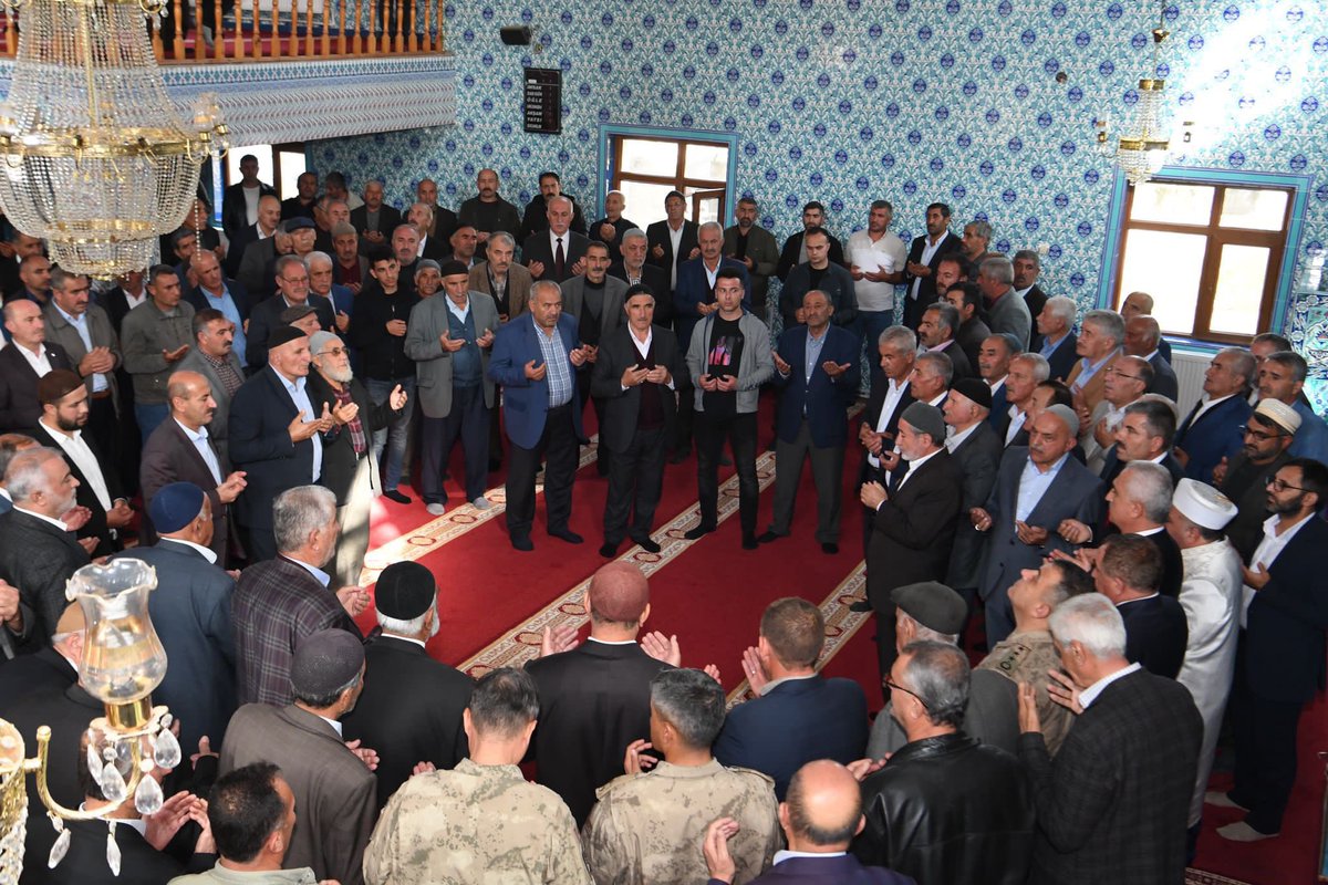 Muş’ta Çağlayan, Erikli, Kaynar ve Köç  aileleri arasında yaşanan husumetin sonlandırılması için düzenlenen barış merasimine Valimiz Sn <a href="/Valiavnicakir/">Avni Çakır</a> İl Başkanımız Sn <a href="/MelikEmre1/">Melik Emre</a> Belediye Başkanımız Sn <a href="/Feyat_ASYA/">Feyat Asya</a> ve kanaat önderlerimiz ile birlikte katıldık.

Barışın