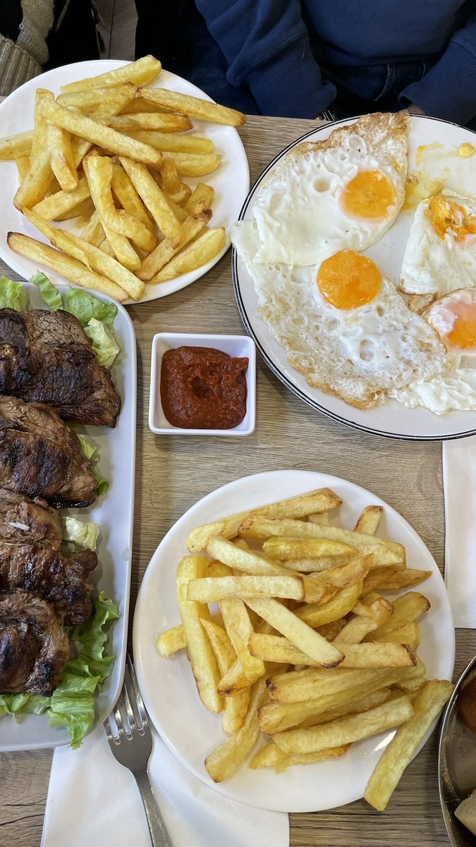 Selem à tous !
Mon oncle a un restaurant qui propose des spécialités tunisiennes et marocaines délicieuses, et si vous pouviez lui donner de la force svp ça nous ferait vraiment plaisir 🫶🏼🫶🏼
C'est "L'Olivier", 17 Bd Chanzy, 93320 Les Pavillons-sous-Bois 
Merci à vous !!!