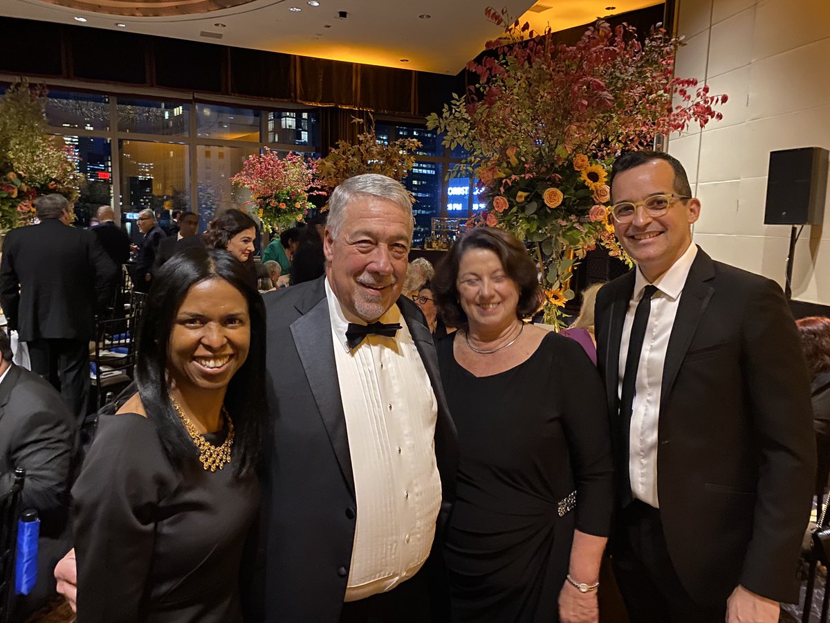 Dr. Cameron Hernandez, Dr. George Dangas, Dr. Georgios Syros, and Ana Rodriguez, LCSW, were pleased to join Mount Sinai Queens’ advisory board member Evangeline Douris, other advisory board members, and Stacy Bliagos in support of HANAC’s 51 years of service to the community.