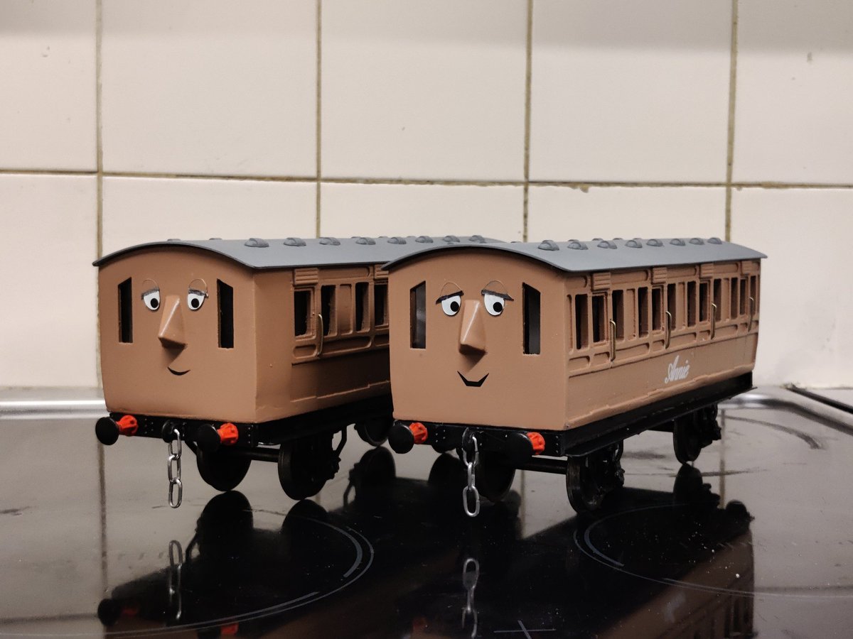 Alexsreplicas's tweet image. Drayton Thomas with Annie and Clarabel! It was fun working on these, and I hope they bring joy and pleasure to everyone visiting Drayton Manor. Learnt a fair bit on this project and I am pleased with how they turned out.
(Final photo belongs to @/JimmyPrime97)