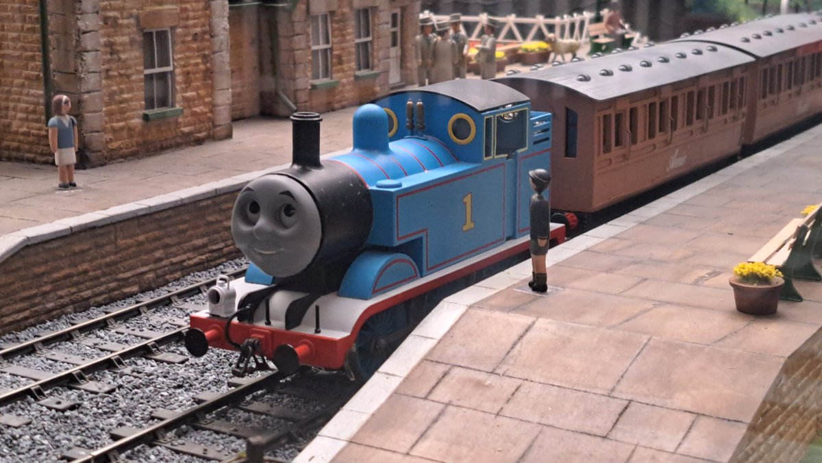 Alexsreplicas's tweet image. Drayton Thomas with Annie and Clarabel! It was fun working on these, and I hope they bring joy and pleasure to everyone visiting Drayton Manor. Learnt a fair bit on this project and I am pleased with how they turned out.
(Final photo belongs to @/JimmyPrime97)