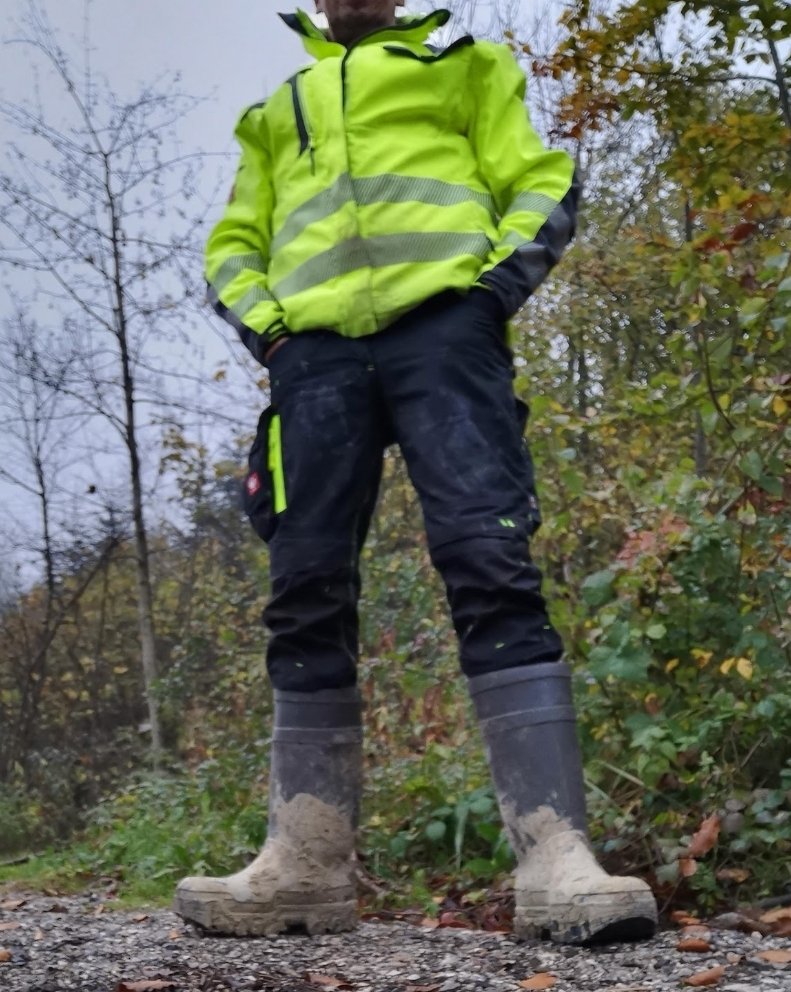 MatzeGS30's tweet photo. @PurofortBoots #thermos #motion2020 #warnschutz #hiviz #puros #gear #gay https://t.co/u4DmbfQZ4A