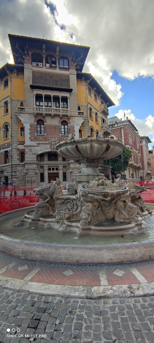 AlessandroCochi's tweet photo. #foto 📷 dalla #zona #Coppede' in #Roma: #arte #stile #visite #architettura #palazzi storici #photo #municipio2 #Italia https://t.co/lLO8bMOnRi
