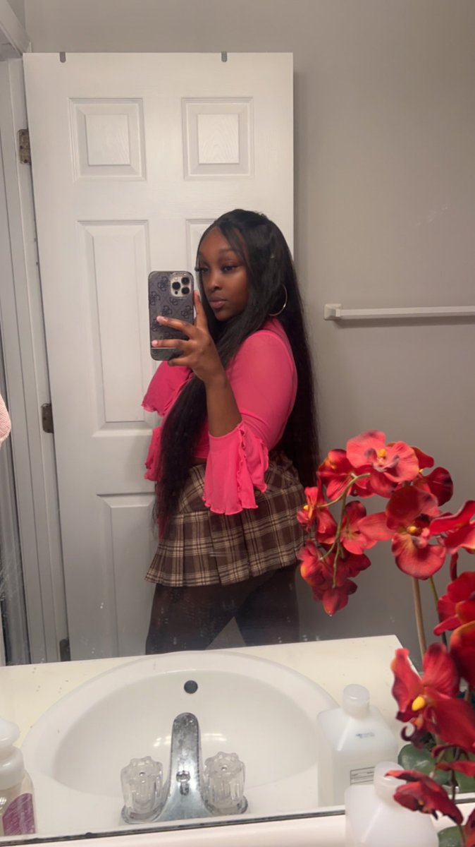 Z_queenn's tweet photo. Somebody fine ass momma 🩷😛 https://t.co/dls17Yuy9a