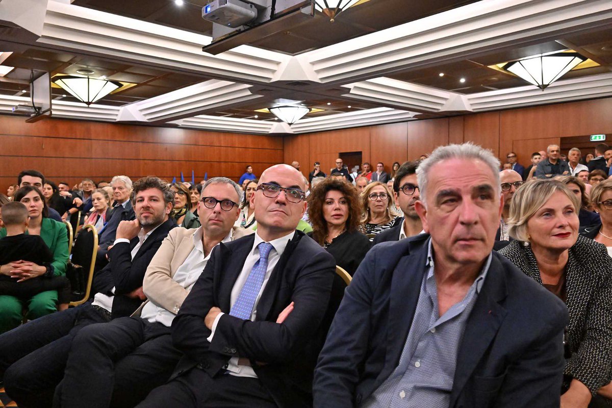 catvitiello's tweet photo. Grazie ai coordinatori provinciali, ai consiglieri regionali e al nostro assessore 
A Matteo che ancora una volta dimostra di essere un grande Politico con un cuore da scugnizzo che lo lega a Napoli da sempre
Grazie a chi ci è stato
Ora al lavoro con le prossime tappe #senzasosta https://t.co/6zX0rNnZ6h