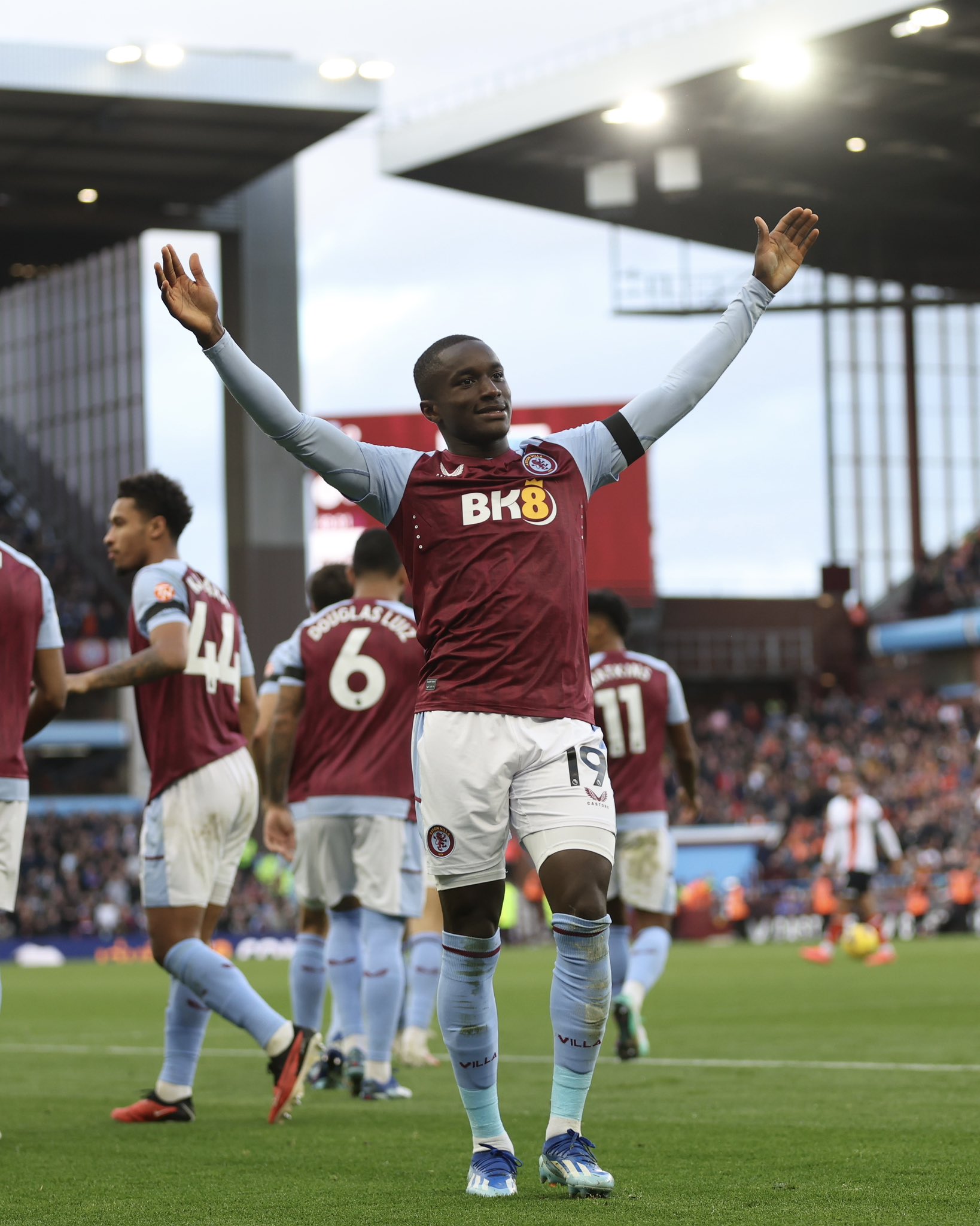 Moussa Diaby celebrates his goal!