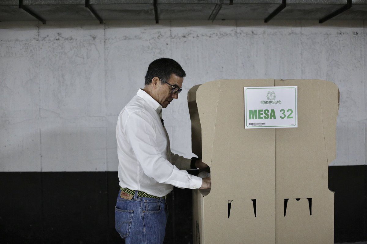 ElGeneralVargas's tweet photo. El primer voto de mi vida. Feliz de participar de la democracia como un ciudadano de a pie. Hoy es el gran plebiscito por la seguridad. ¡Gracias Bogotá! https://t.co/0ojHJygI3F