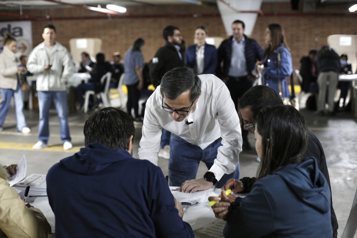ElGeneralVargas's tweet photo. El primer voto de mi vida. Feliz de participar de la democracia como un ciudadano de a pie. Hoy es el gran plebiscito por la seguridad. ¡Gracias Bogotá! https://t.co/0ojHJygI3F