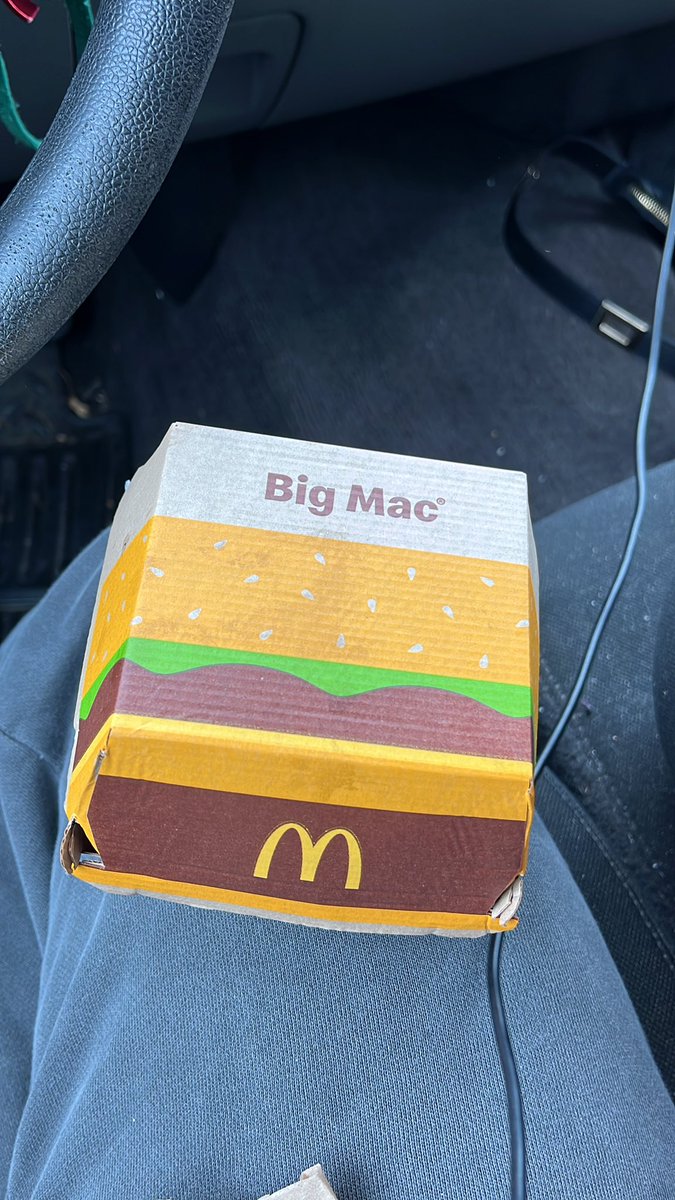 GeoBetus's tweet photo. This is ur sign to get a Big Mac today https://t.co/0WoksETH7b