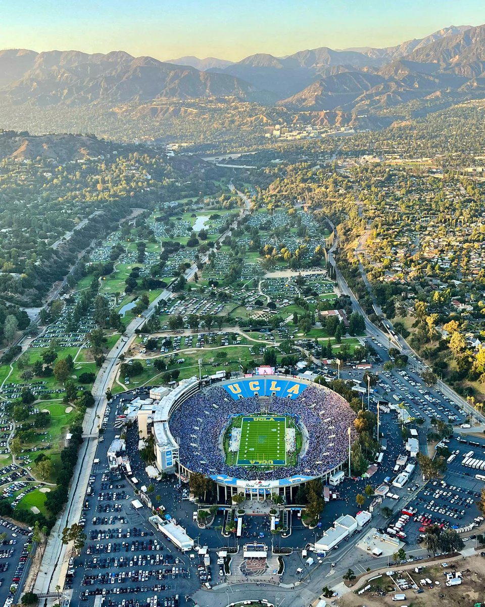 Yesterday was incredible in the best college football stadium in America!

📸 <a href="/GoodyearBlimp/">Goodyear Blimp</a>