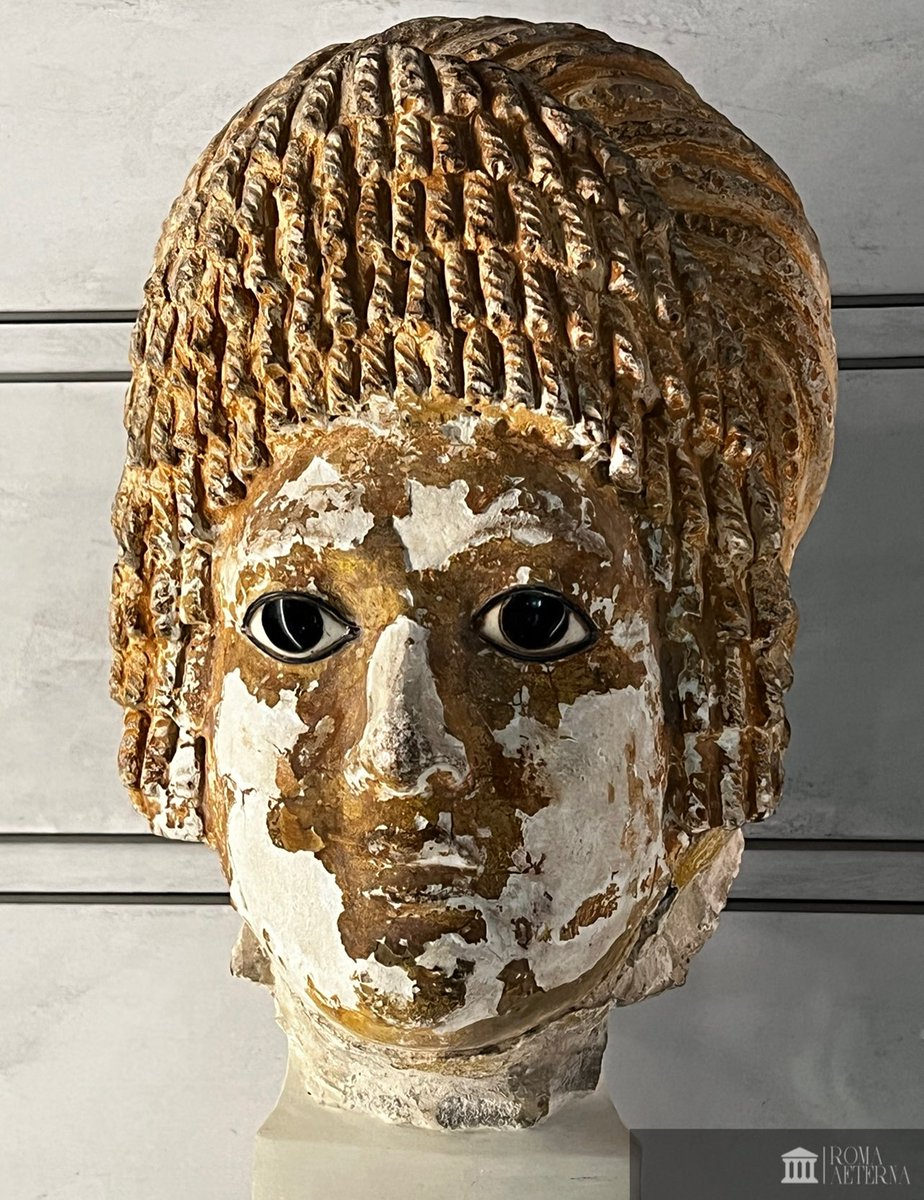 Masque funéraire provenant de l’Égypte romaine (début du IIe s. ; plâtre doré et yeux incrustés). Il a été acquis en 1835 par le musée des Beaux-Arts de Lyon.