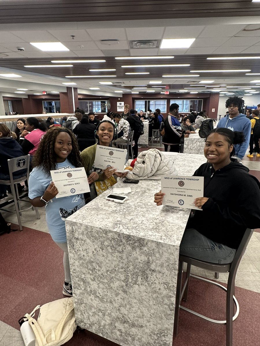 Congratulations to all of our Class of 2024 and 2025 Term 1 Honor Roll and Distinguished Honor Roll recipients!  #BearPride #LCExcellence @LCHSBears @ltgoodnews @jacksdonuts