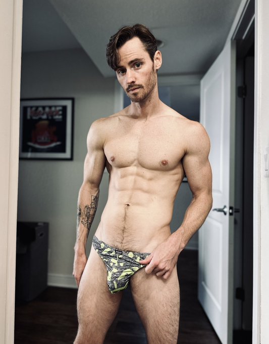 I have a cute hairy fuzz patch above my butt. 😄 https://t.co/55aw5TpM2R