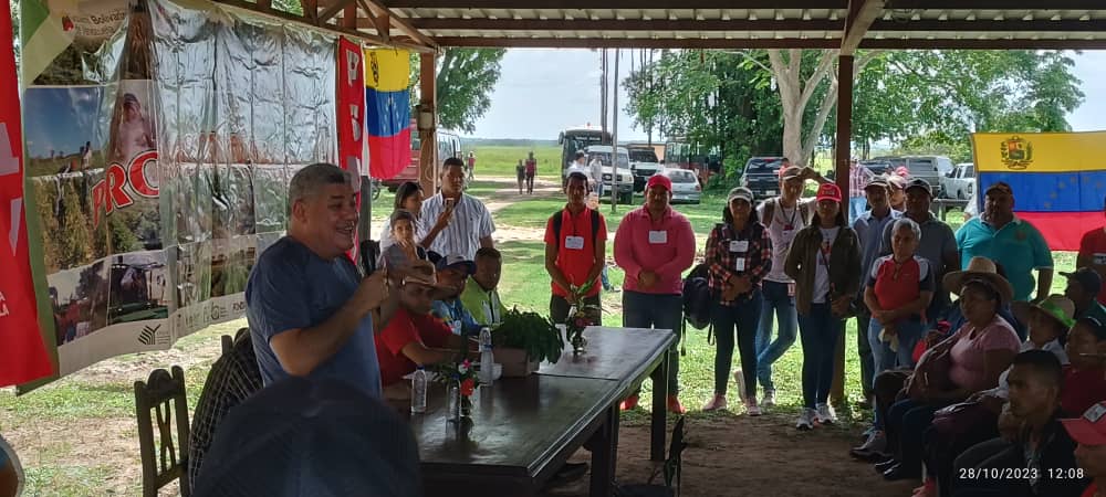 Minpescave2's tweet photo. #Apure | Este #28OCT, desde Hato El Cedral, Parroquia #Mantecal, Municipio #Muñoz se desarrolló asamblea estadal con nuestro pueblo pescador para la elección de voceros y voceras en el marco del Gran Congreso, como lo orientó el Pdte. @NicolasMaduro.
@Jcloyo
#AmorPorLaPatria https://t.co/9RgtiG29XO