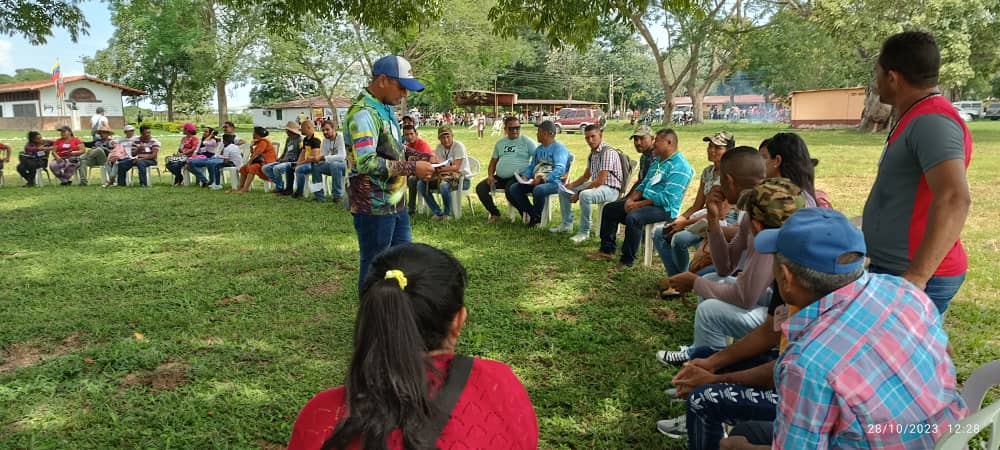 Minpescave2's tweet photo. #Apure | Este #28OCT, desde Hato El Cedral, Parroquia #Mantecal, Municipio #Muñoz se desarrolló asamblea estadal con nuestro pueblo pescador para la elección de voceros y voceras en el marco del Gran Congreso, como lo orientó el Pdte. @NicolasMaduro.
@Jcloyo
#AmorPorLaPatria https://t.co/9RgtiG29XO