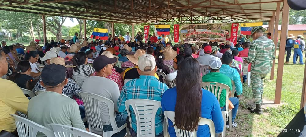 Minpescave2's tweet photo. #Apure | Este #28OCT, desde Hato El Cedral, Parroquia #Mantecal, Municipio #Muñoz se desarrolló asamblea estadal con nuestro pueblo pescador para la elección de voceros y voceras en el marco del Gran Congreso, como lo orientó el Pdte. @NicolasMaduro.
@Jcloyo
#AmorPorLaPatria https://t.co/9RgtiG29XO