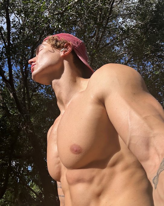 Autumn vibes 🍂☀️ https://t.co/naONkwzTgL<a href="/tag/linkinbio"class="tags"><span>#linkinbio</span></a><a href="/tag/yessir"class="tags"><span>#yessir</span></a><a href="/tag/fullvideo"class="tags"><span>#fullvideo</span></a>