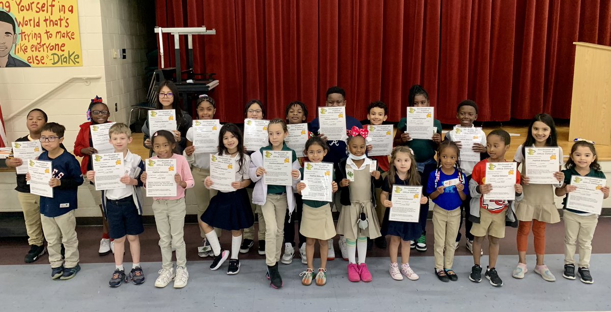 Educator_P's tweet image. This week we celebrated students that  received a positive office referral for consistently exhibiting Great Gator 🐊 Behaviors. 🎉🎊They enjoyed spending time with the Admins and counselors while eating pizza. #Gatorslead #GatorNation #PBIS @SWES_Station