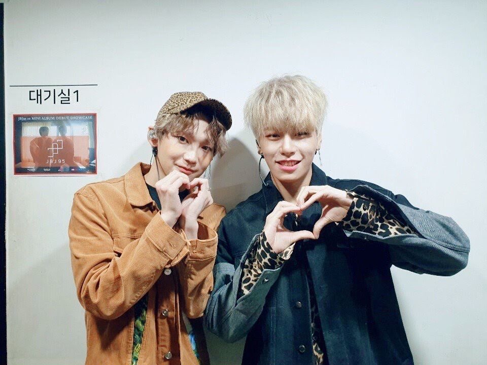 kwsk39's tweet photo. デビュー5周年おめでと🥳
2人がいる場所が幸せでありますように🫧 https://t.co/EvlNTwq2VD