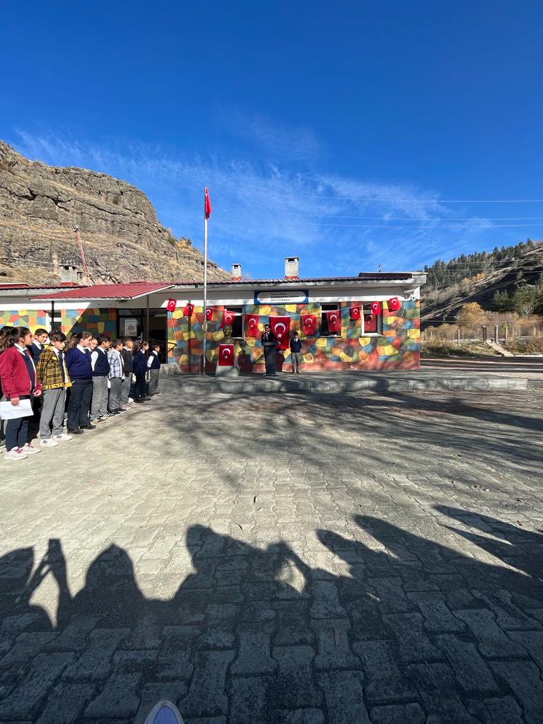 En büyük bayramdır bugün. Kutlu olsun 🇹🇷
#100yaşındacumhuriyet