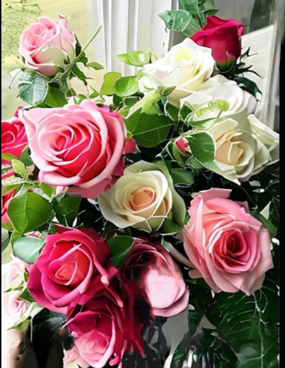 Simmoina's tweet photo. @waitrose #canarywharf Really just wanted to say a massive thank you to the lovely staff who got me flowers when I badly sprained my ankle. I’ve been shopping there for 20 years and have seen and known some staff for over 10 years and too my children. Thank you again 💐 https://t.co/ToZ25jvHTs