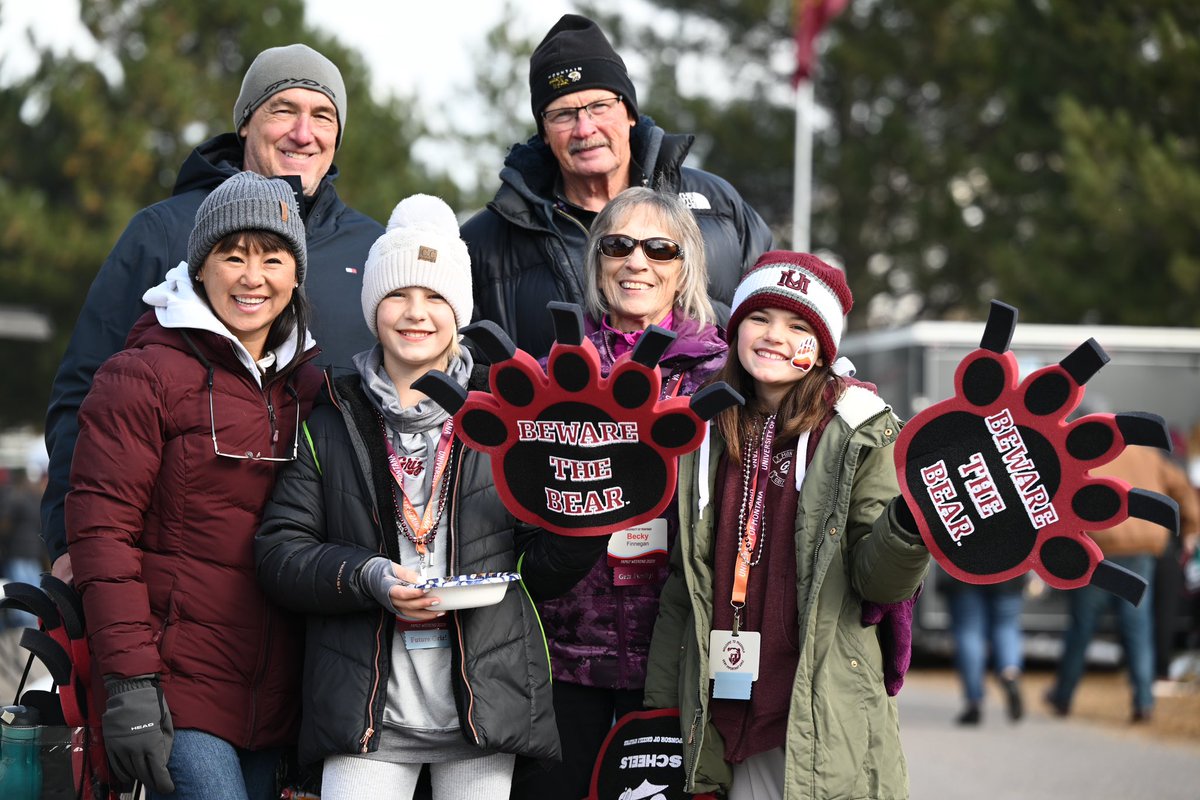 umontana's tweet photo. UM’s Saturday consisted of Family weekend reunions, a First Responders Game and a 40-0 win from @MontanaGrizFB 🔥
#GoGriz #MT #Grizfb #famweekend https://t.co/Lu6siDnoBP