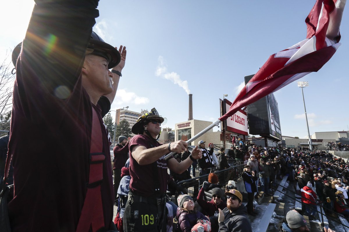 umontana's tweet photo. UM’s Saturday consisted of Family weekend reunions, a First Responders Game and a 40-0 win from @MontanaGrizFB 🔥
#GoGriz #MT #Grizfb #famweekend https://t.co/Lu6siDnoBP