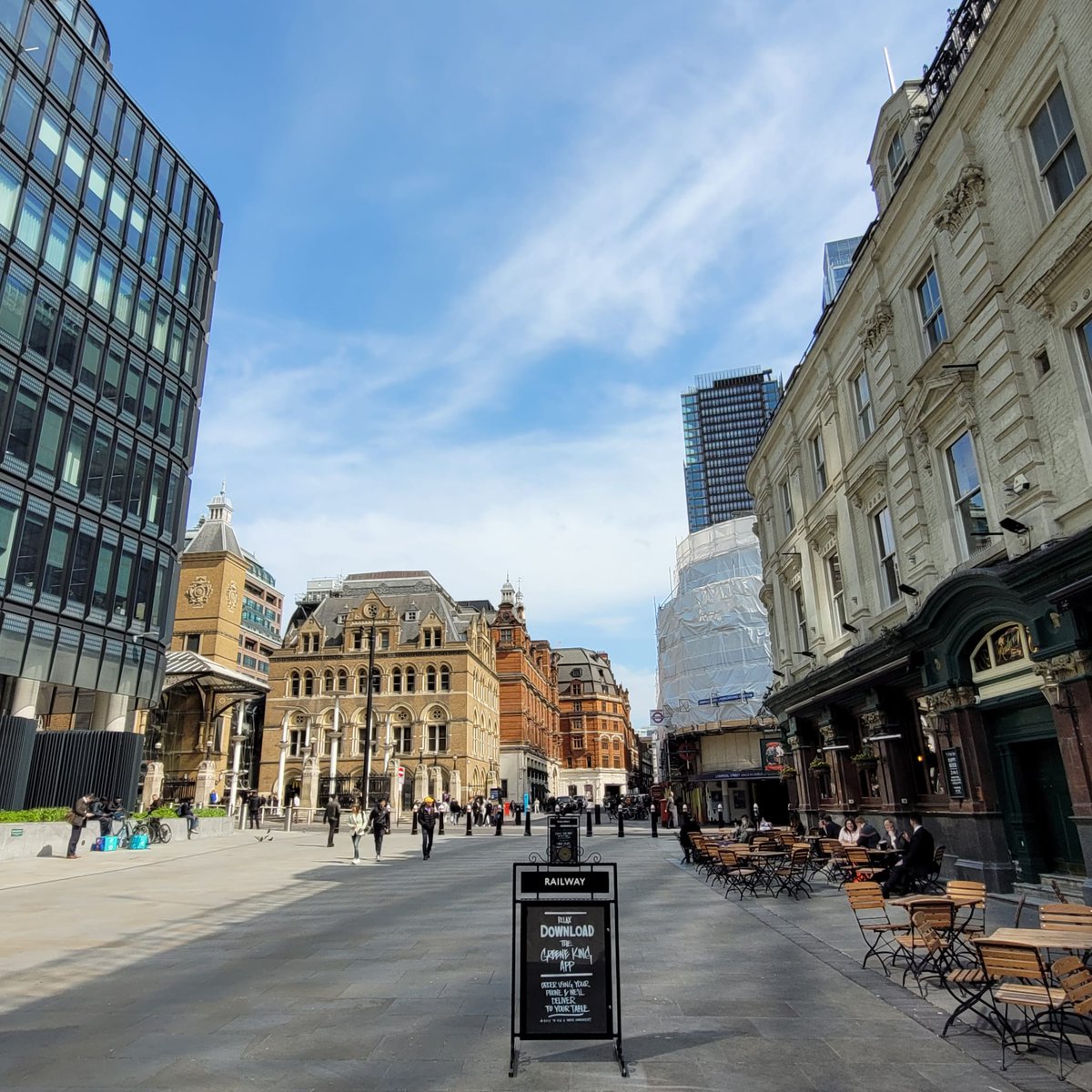 PaintingsLondon's tweet image. Network Rail wants to partially demolish the grade II* listed Liverpool Street Station and build a hideous glass tower above it.

The Victorian Society needs your help to meet the legal costs of a public inquiry and challenge it.

Please give what you can:
justgiving.com/campaign/savel…