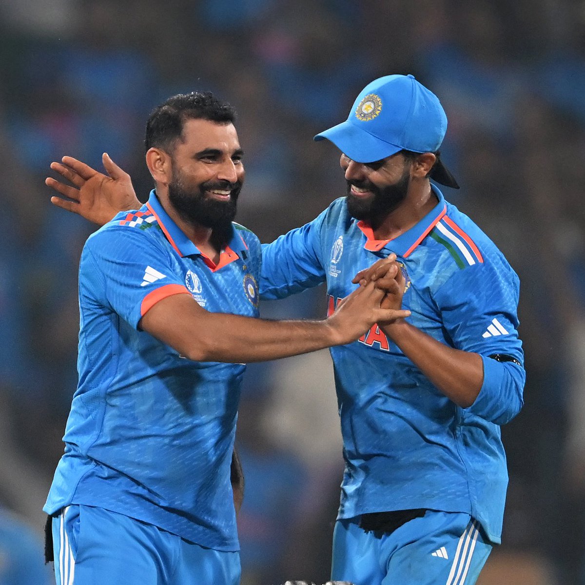 BCCI's tweet photo. Shami rattles the stumps again 💥

#TeamIndia one wicket away from a win in Lucknow 🏟️

Follow the match ▶️ https://t.co/etXYwuCQKP

#CWC23 | #MenInBlue | #INDvENG https://t.co/gNXlU7av21