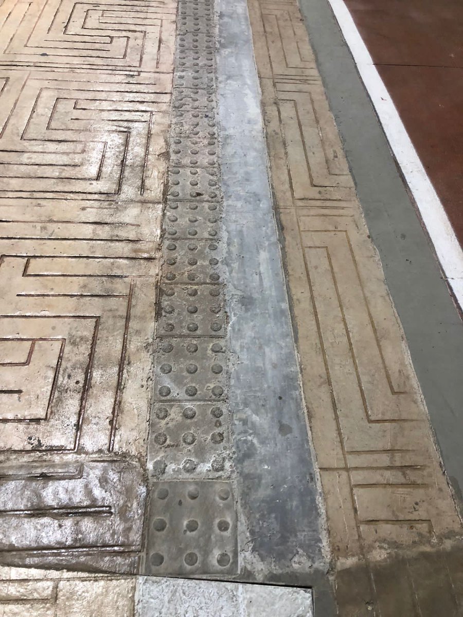 PoloDiazG's tweet photo. Hablando de un tema que no es electoral, es una vergüenza que pretendan presentar la chambonada de carrera quinta como una gran obra. Los invito a que la visiten y la miren en detalle. https://t.co/x39o1XpOIN