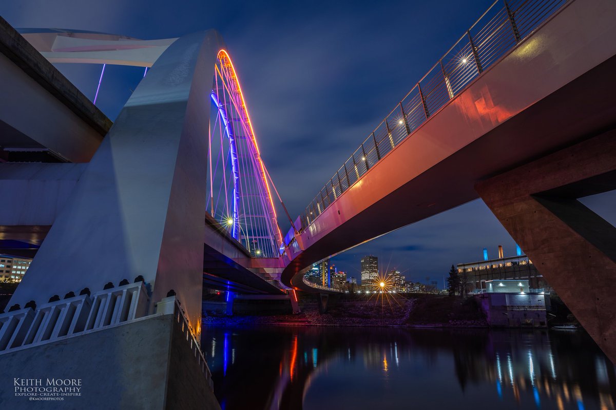kmoorephotos's tweet photo. It’s GAME DAY!! Love to see the Oilers support along the skyline with the Walterdale, Rossdale Power Plant & Edmonton House in Blue & Orange!! #LetsGoOilers #HeritageClassic #yeg #OilersvsFlames #BattleofAlberta #nhl #Oilersnation #playlabambababy https://t.co/aHqprCGkNe
