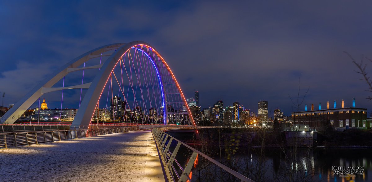 kmoorephotos's tweet photo. It’s GAME DAY!! Love to see the Oilers support along the skyline with the Walterdale, Rossdale Power Plant & Edmonton House in Blue & Orange!! #LetsGoOilers #HeritageClassic #yeg #OilersvsFlames #BattleofAlberta #nhl #Oilersnation #playlabambababy https://t.co/aHqprCGkNe