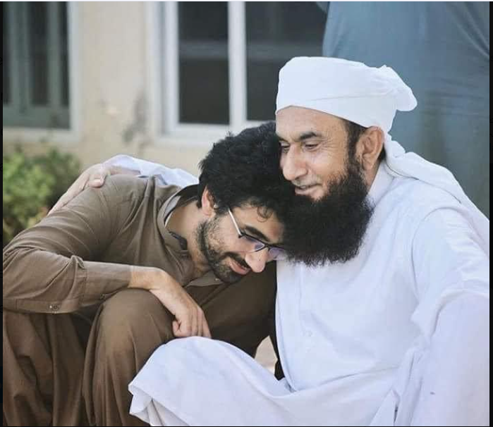R_4_Rubab's tweet photo. Losing a child is drastic for the parents. It doesn't matter whether he was a newborn or an adult, the pain is the same. May Allah give the patience to Maulana Tariq Jameel in this critical time. Indeed it is a very tough time 💔😥
#TariqJameel https://t.co/HVZ64XazgN
