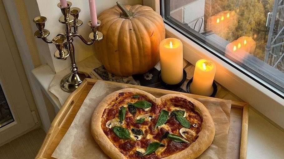 Halloween-themed dinner dates 🎃