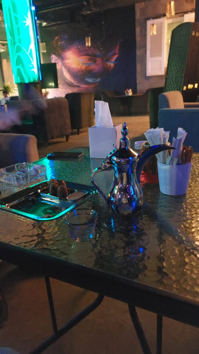 #كلام_فيه_جبر_خاطر
طيفك العابر يجرح شعور الكلام وماحكيته 
وان جيت أحكي اجتمع صمت الحروف..  بكلامي" 
لا تعاتب جريح القلب في لحظة الشوق ومصابه 
حتى يجبر الخاطر وقت الصمت حروف..  الكلامي"🍃