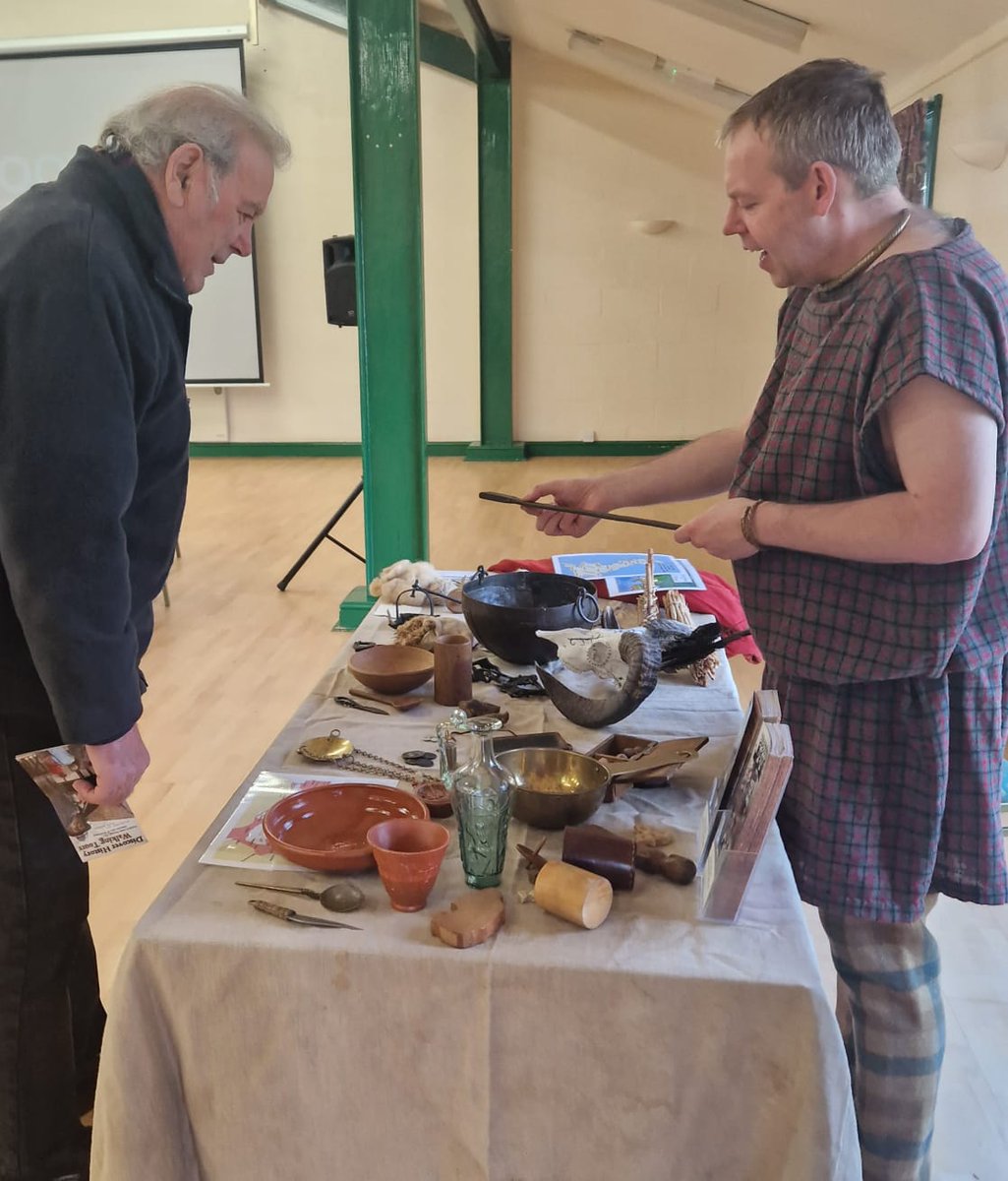 DiscoverhistPH's tweet photo. We had a lovely time near Evesham, helping @ExploreThePast bring the #IronAge to life. This was all part of an #Archaeologicalproject called #RootsinTime. The project excavated an area that was once a thriving settlement before and during the Roman occupation of Britain. #Local https://t.co/qJKgGjIg7x
