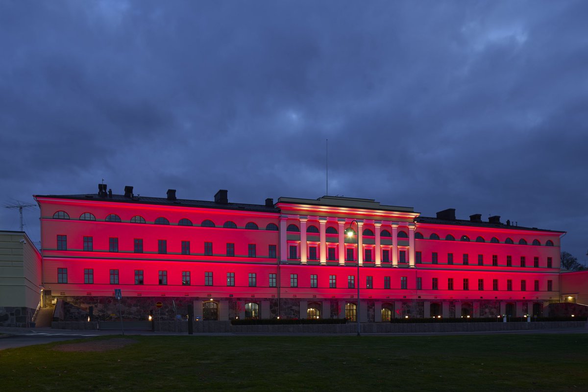 Ulkoministerio's tweet photo. Finland congratulates the Republic of Türkiye on its 100th anniversary.
The Merikasarmi building of the Ministry for Foreign Affairs is lit up in honour of the occasion. 🇫🇮🇹🇷 https://t.co/WDT9GPi3Rz