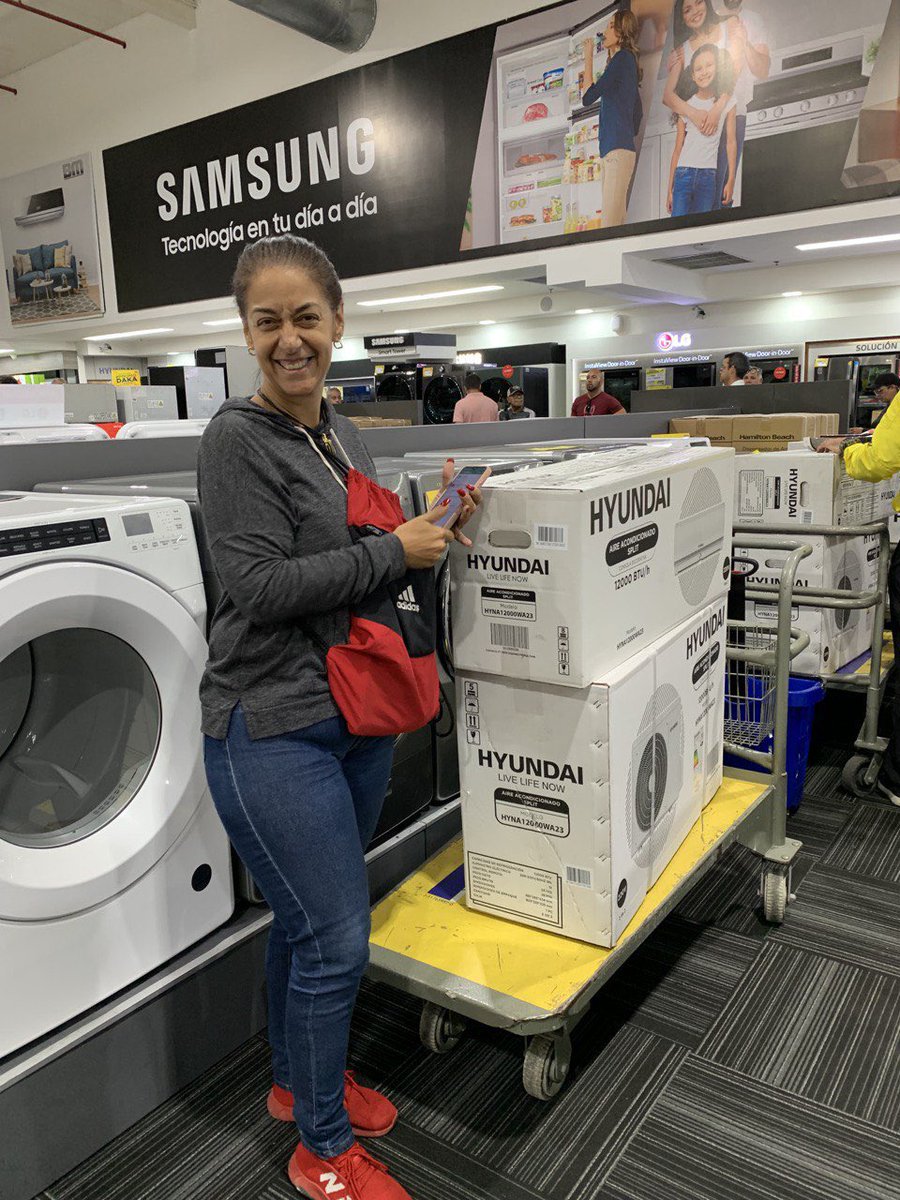 tiendasdaka's tweet photo. ¡CLIENTES FELICES CON SUS PRODUCTOS DE LAS #100HORASDAKA !🤩🥳

Aún estás a tiempo de adquirir tu producto favorito 💛🫶🏻

¡Te esperamos a nivel nacional!1️⃣0️⃣0️⃣💛

#TodasNuestrasTiendasDaka #DakaSeFeliz 
#PromocionesInsuperables #ColasEnDaka #DescuentosInsuperables https://t.co/Jd3BEbJw9t